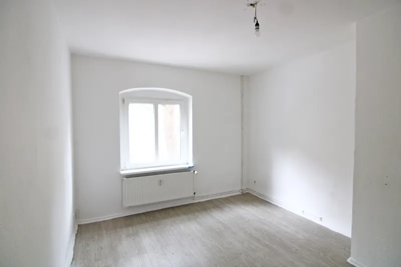 Ruhige Sophienstraße: Altbauwohnung mit Duschbad im hellen 1.OG — photo 1